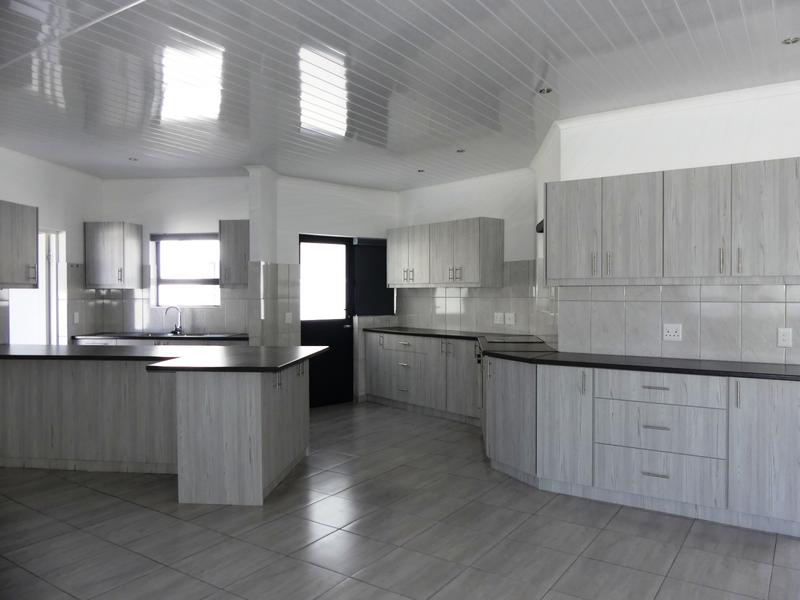 4 Bedroom Property for Sale in Golden Mile Western Cape